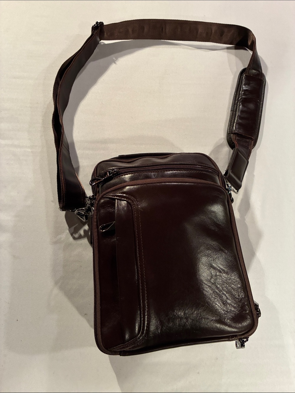 Source Unknown Dark Brown Leather Messenger Crossbody Bag